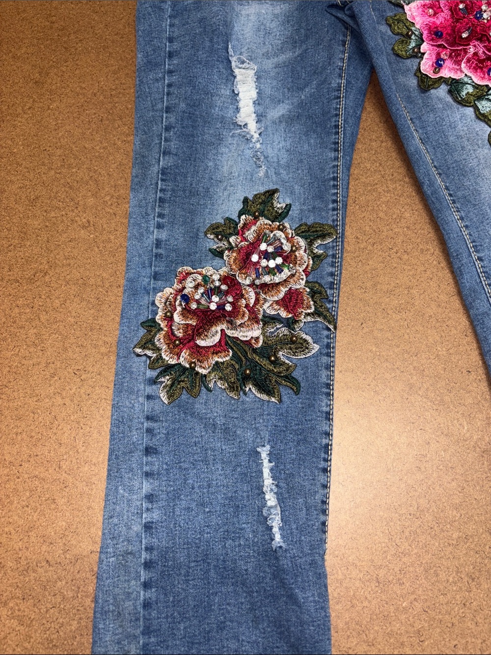 Woman’s SZ 6 Medium Straight leg Jeans with Pink, Red & Yellow Floral Appliqués - Picture 4 of 11